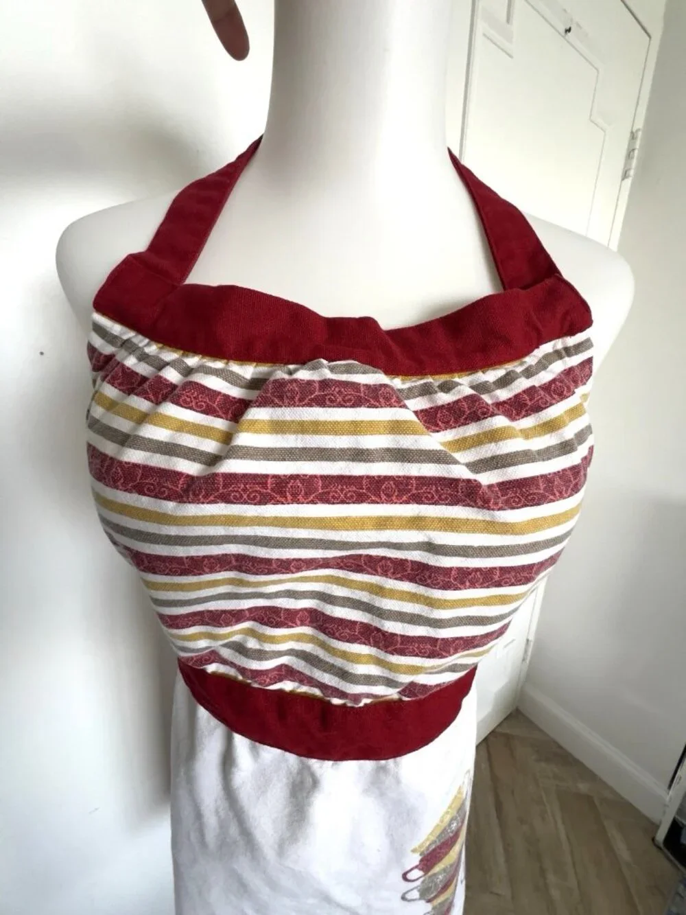 Threshold Apron Coffee Tea Cups 100% Cotton Kitchen Cooking Cafe Burgundy Stripe